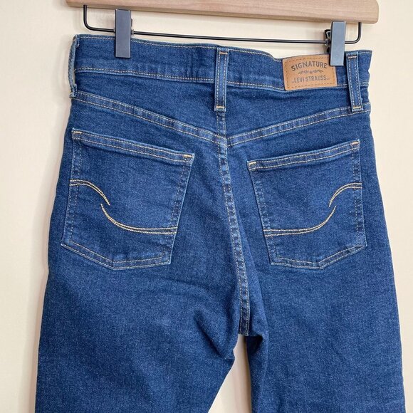 Levi's High Rise Skinny Jeans Size 2 or 26 Distressed Frayed Hem - Picture 6 of 9